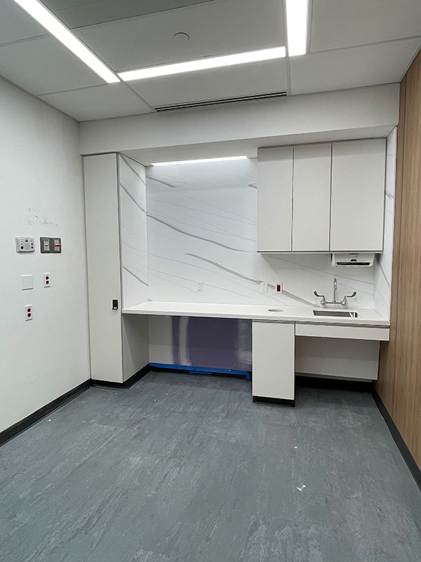 patient room in the Jack & Sheryl Morris Cancer Center